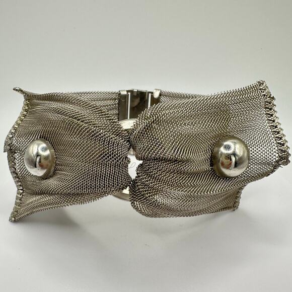 Vintage silver tone metal mesh studded bow ribbon statement wrap bracelet 6.75" - Picture 2 of 6